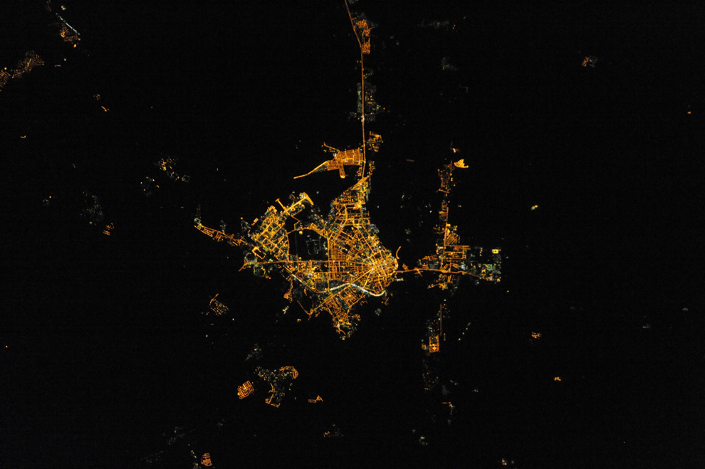 оренбург ночью из космоса.jpg