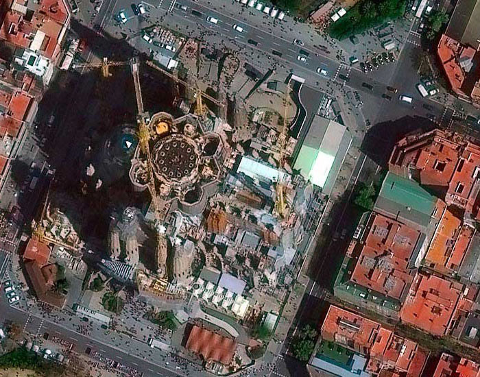 Рис. 1 Снимок со спутника WorldView-3. Барселона, Испания