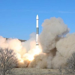 Китай одной ракетой отправил на орбиту шесть спутников