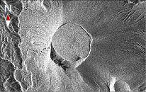 Кратер горы Синмоэ, разрешение 2м. Космический снимок со спутника Asnaro-2 © Jaxa